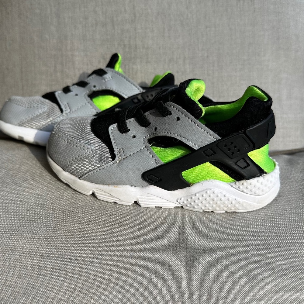 Nike Huarache Run GS Grey & Green Sneaker SZ 9C Toddler Unisex Kids